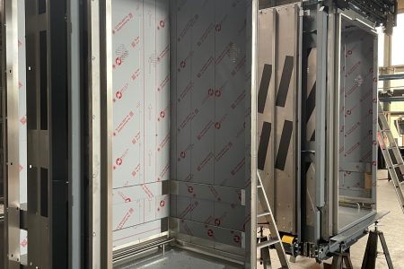 Kabinen im Fangrahmen